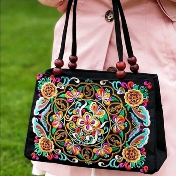 Floral Embroidered Handbag - Picture 2 of 8